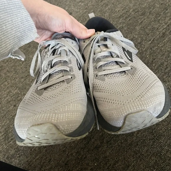 Brooks Mens Revel 6 White Running Shoes Sneakers Size 9 grey black - Picture 10 of 12